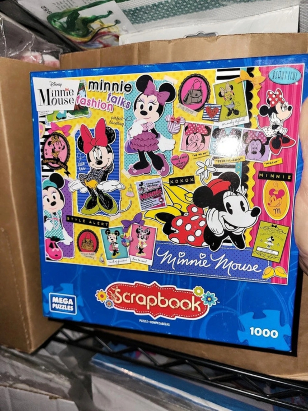 Mega Puzzles Minnie Talks Fashion 1000-Piece Puzzle Blue & Pink